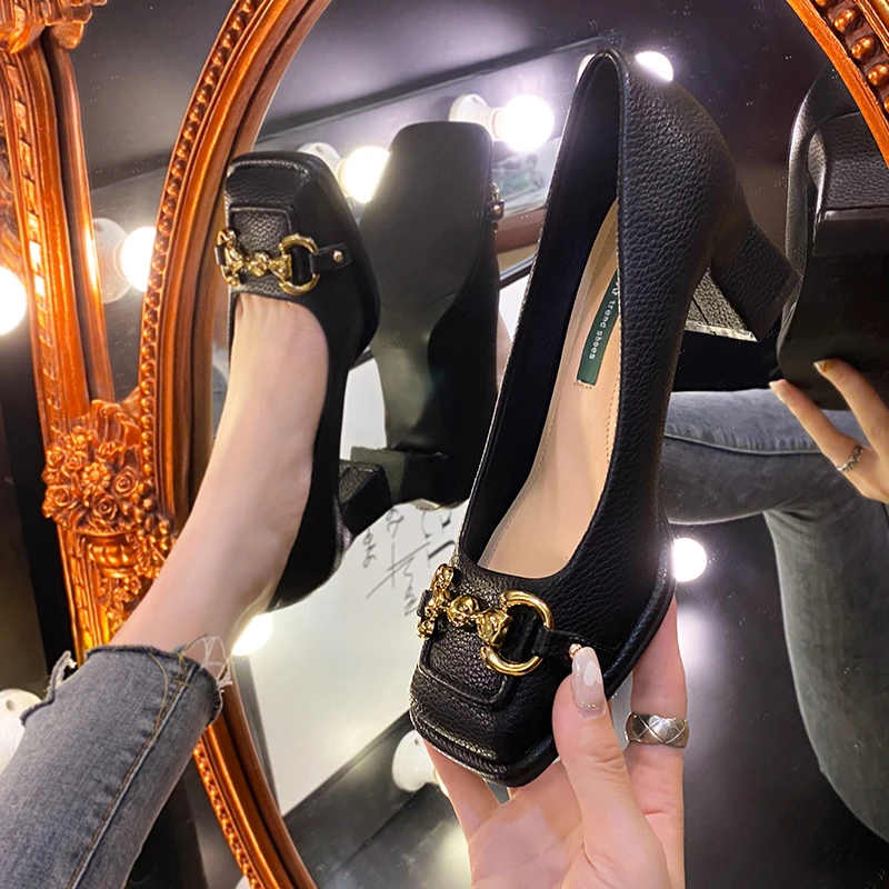 Новые женские туфли-лодочки на высоком каблуке с металлической пряжкой, модные туфли Мэри Джейн без застежки с квадратным носком на толстом каблуке